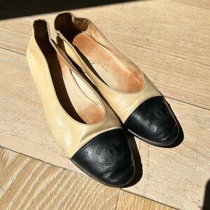 Vintage two tone Chanel ballet flats - size 8